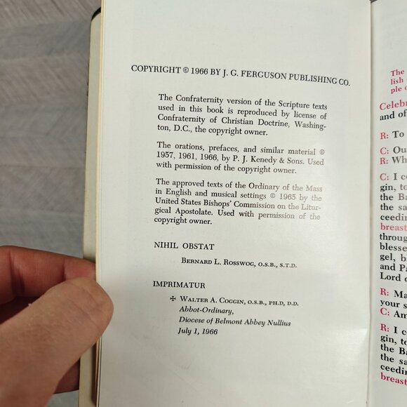 Vintage 1966 The New Catholic Family Missal Leatherbound - Picture 3 of 10